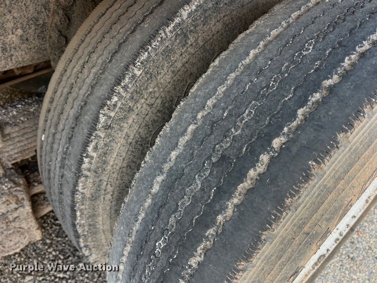 image for item LB9334 1996 International 4900  dump truck