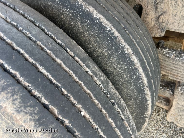 image for item LB9334 1996 International 4900  dump truck