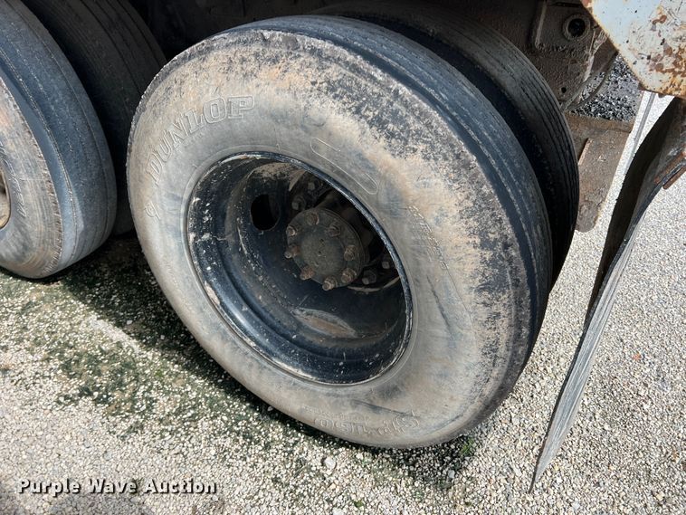 image for item LB9334 1996 International 4900  dump truck