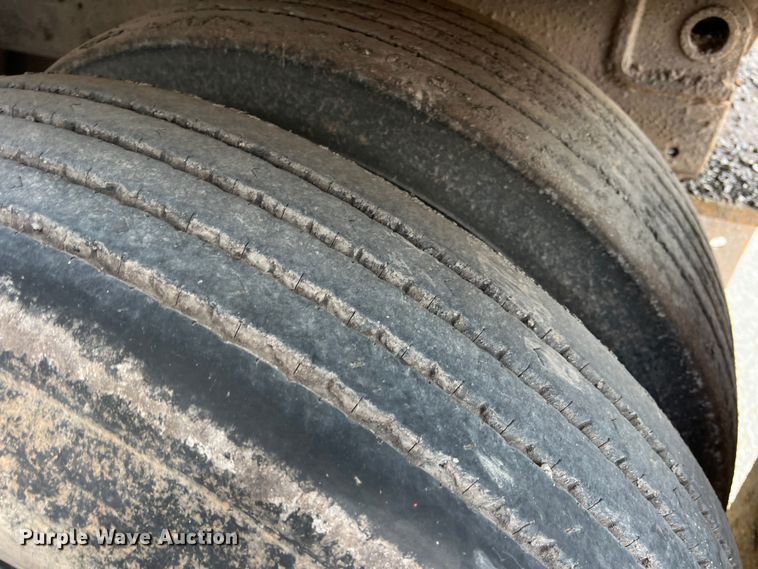 image for item LB9334 1996 International 4900  dump truck