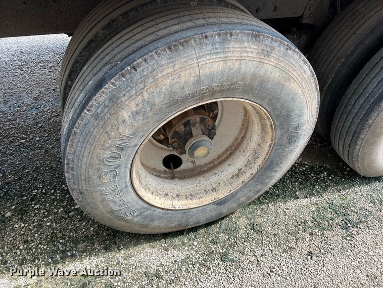 image for item LB9334 1996 International 4900  dump truck