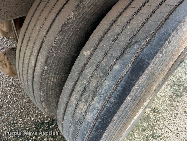 image for item LB9334 1996 International 4900  dump truck