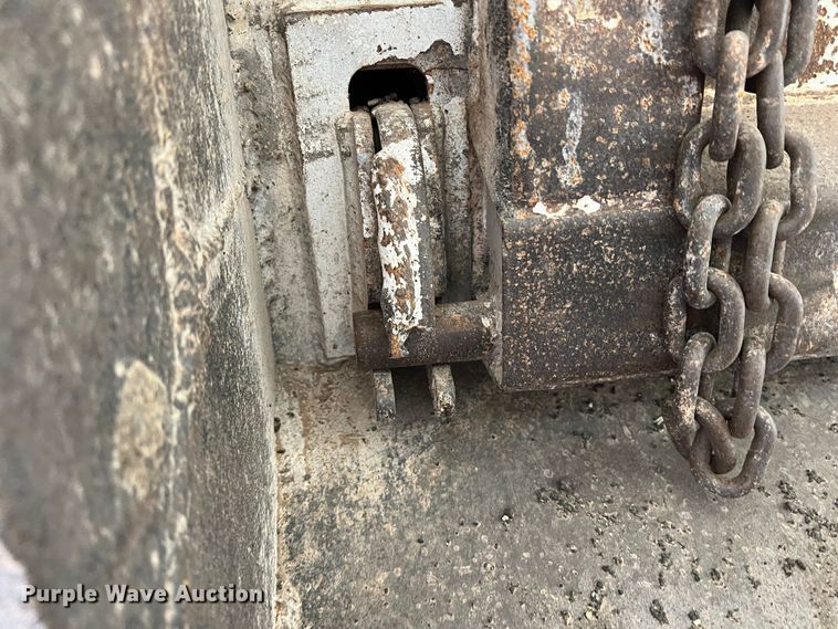 image for item LB9337 1998 International 4900  dump truck