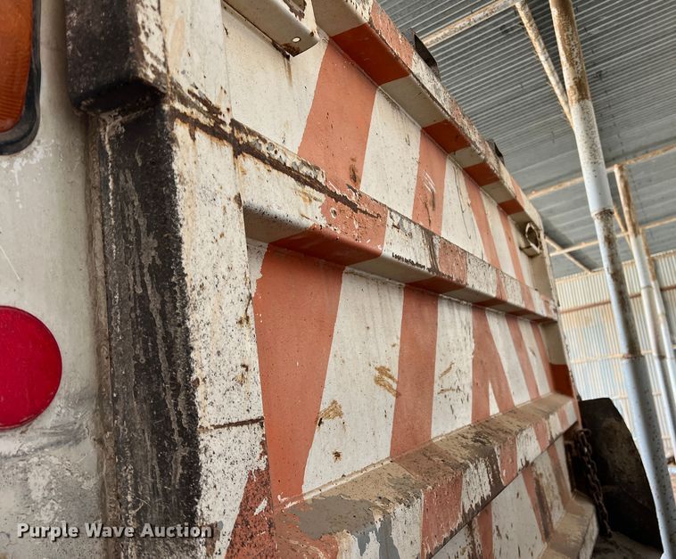 image for item LB9337 1998 International 4900  dump truck