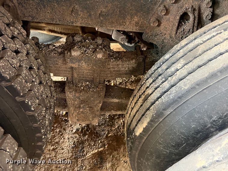 image for item LB9337 1998 International 4900  dump truck