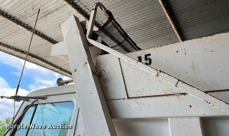 image for item LB9337 1998 International 4900  dump truck