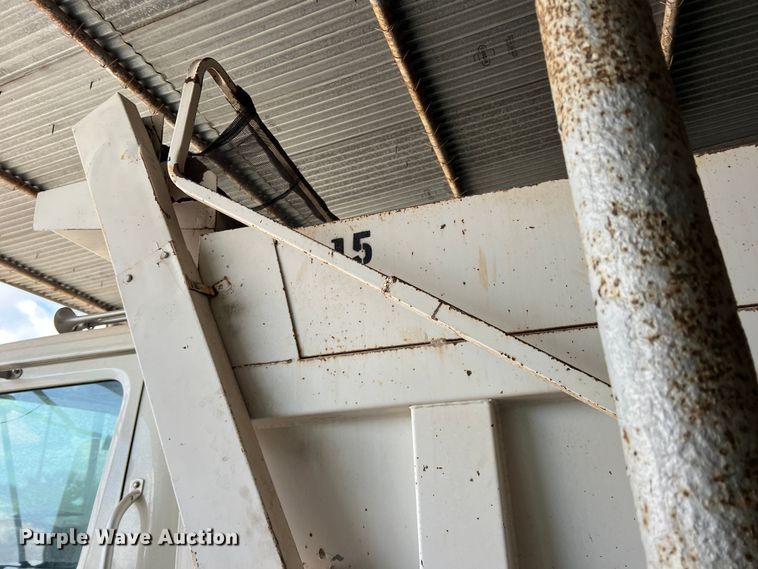 image for item LB9337 1998 International 4900  dump truck