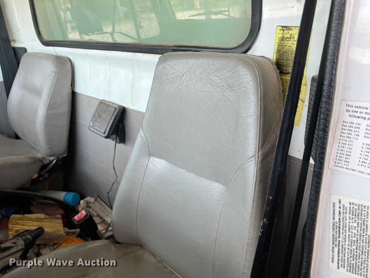 image for item LB9337 1998 International 4900  dump truck