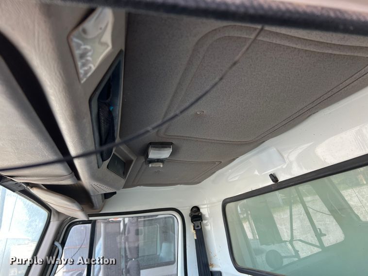 image for item LB9337 1998 International 4900  dump truck