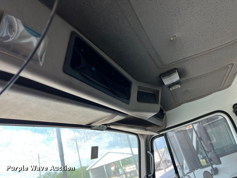 image for item LB9337 1998 International 4900  dump truck