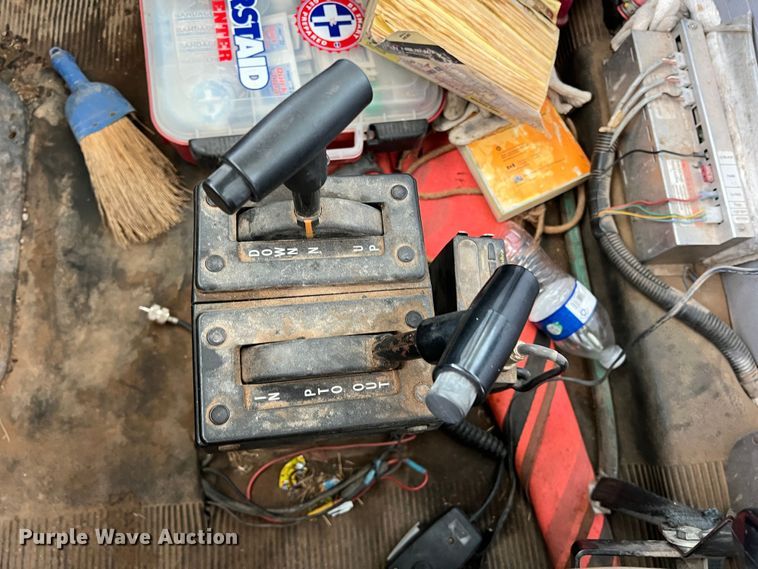 image for item LB9337 1998 International 4900  dump truck