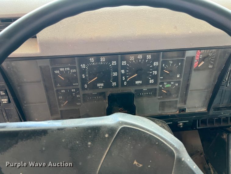 image for item LB9337 1998 International 4900  dump truck