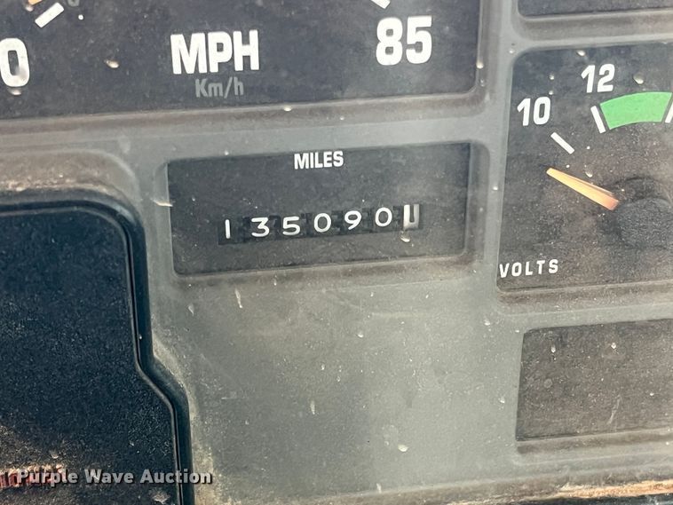 image for item LB9337 1998 International 4900  dump truck