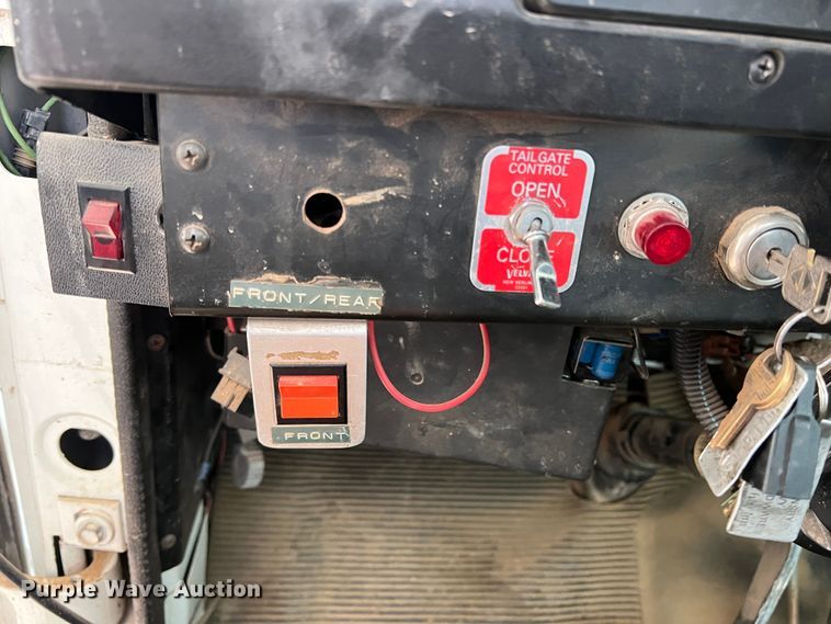 image for item LB9337 1998 International 4900  dump truck