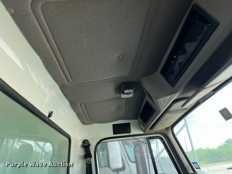 image for item LB9337 1998 International 4900  dump truck