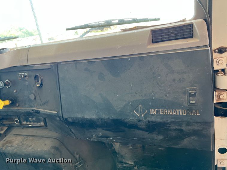 image for item LB9337 1998 International 4900  dump truck