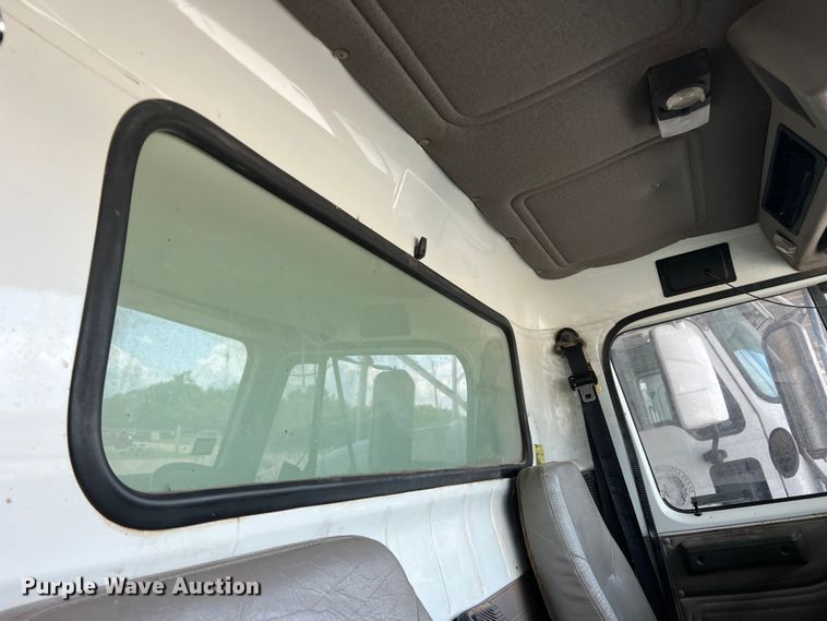 image for item LB9337 1998 International 4900  dump truck