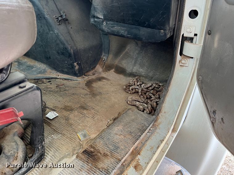 image for item LB9337 1998 International 4900  dump truck