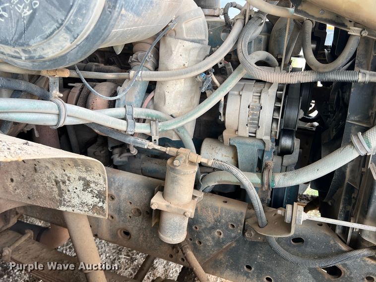 image for item LB9337 1998 International 4900  dump truck