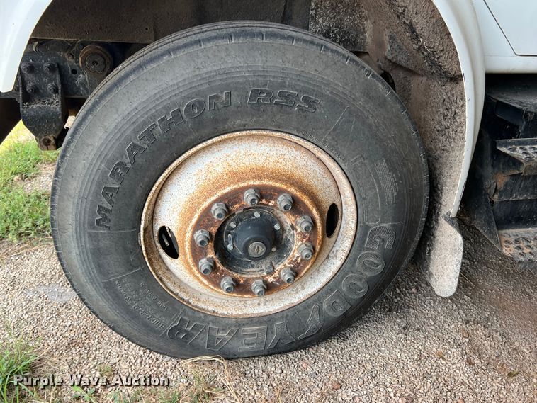 image for item LB9337 1998 International 4900  dump truck