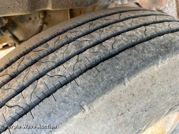 image for item LB9337 1998 International 4900  dump truck