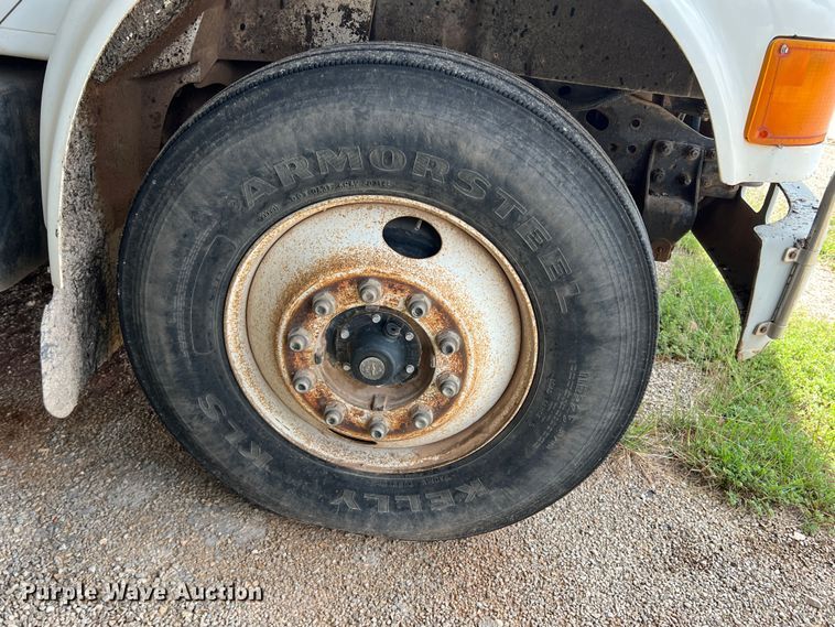 image for item LB9337 1998 International 4900  dump truck