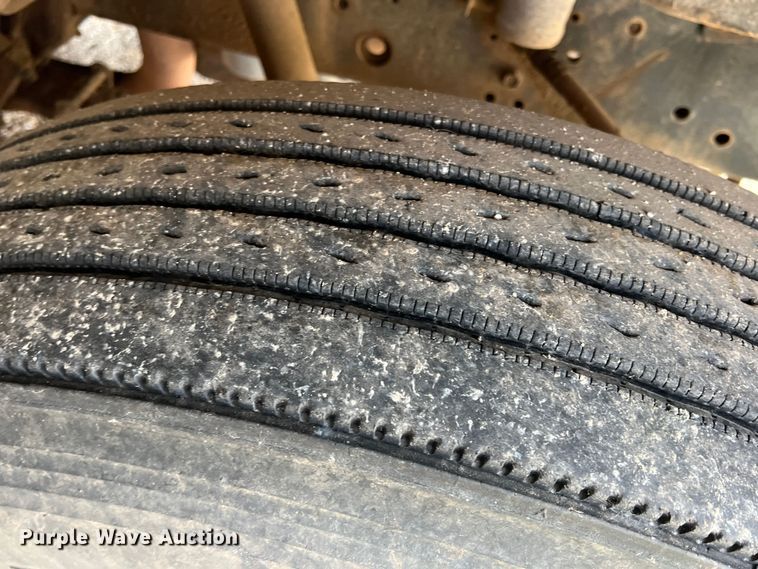 image for item LB9337 1998 International 4900  dump truck