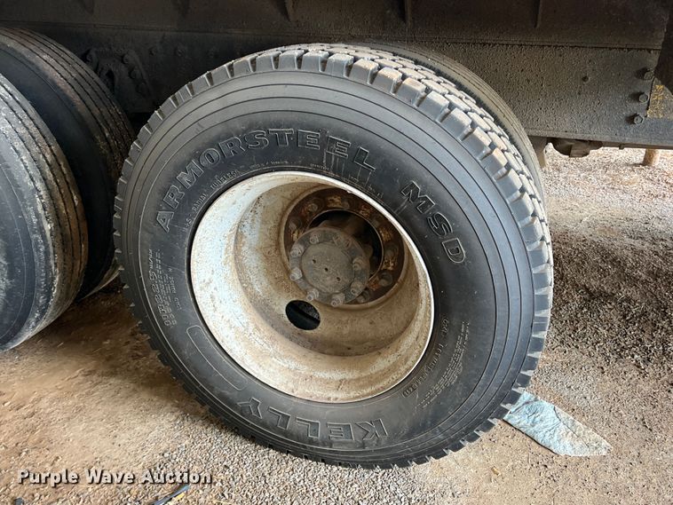 image for item LB9337 1998 International 4900  dump truck