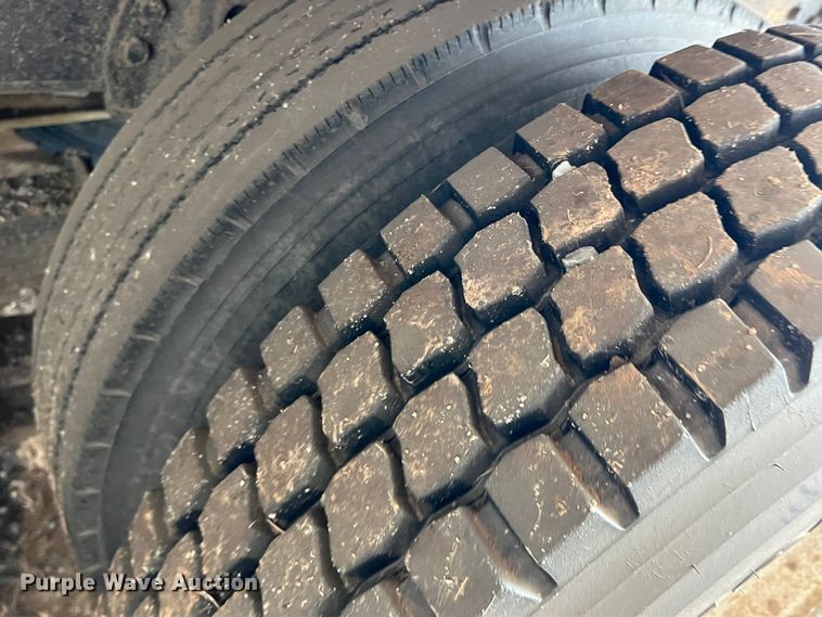 image for item LB9337 1998 International 4900  dump truck