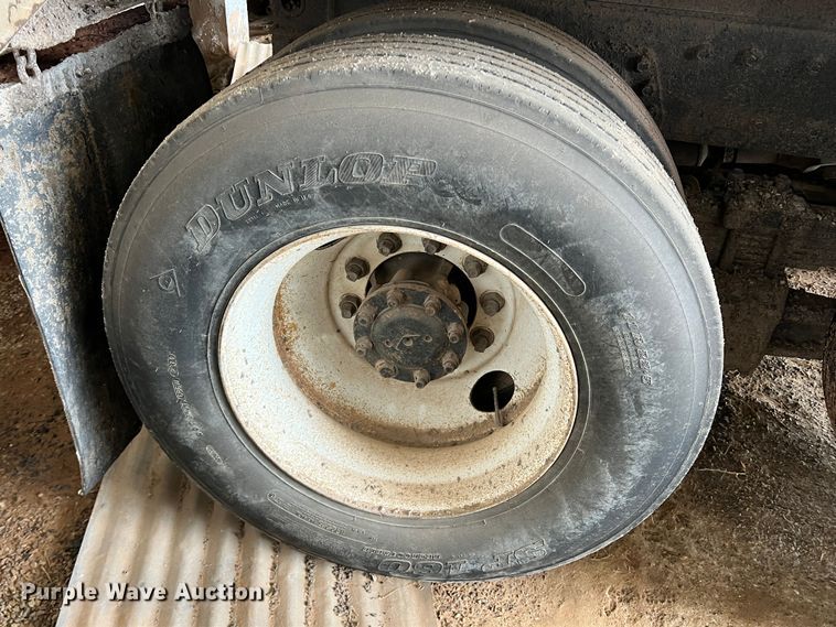 image for item LB9337 1998 International 4900  dump truck