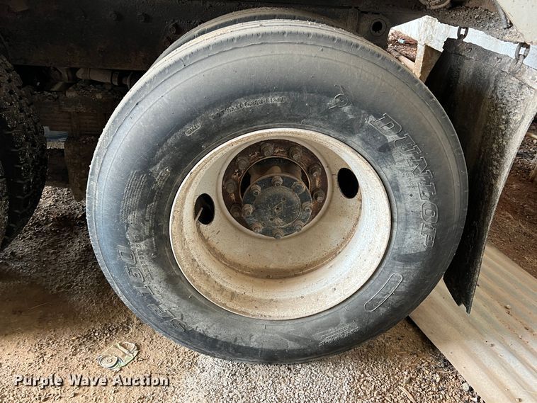 image for item LB9337 1998 International 4900  dump truck