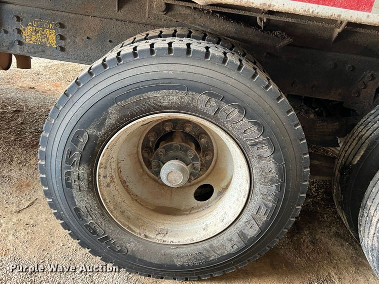 image for item LB9337 1998 International 4900  dump truck