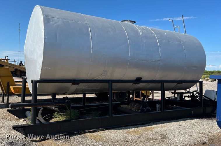 image for item LB9383 Oil tank