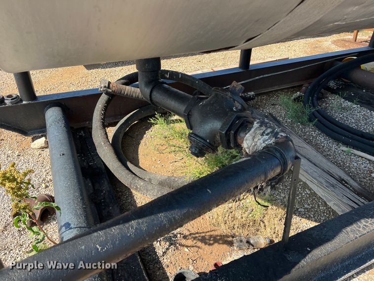 image for item LB9383 Oil tank