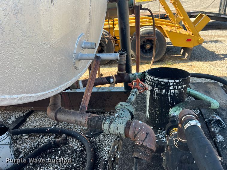 image for item LB9383 Oil tank