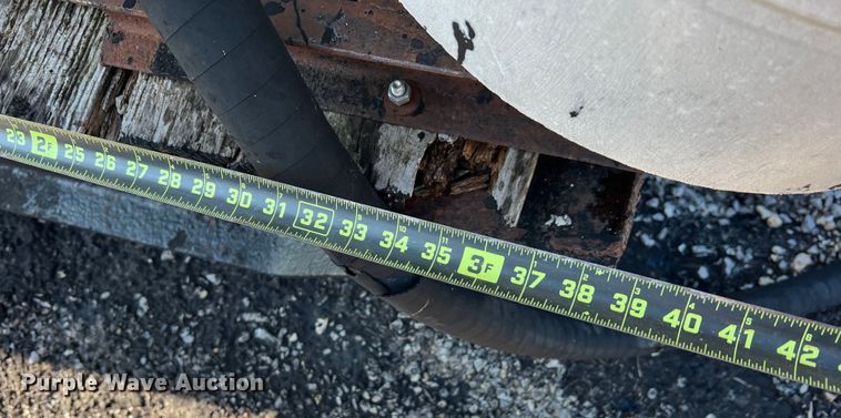 image for item LB9383 Oil tank