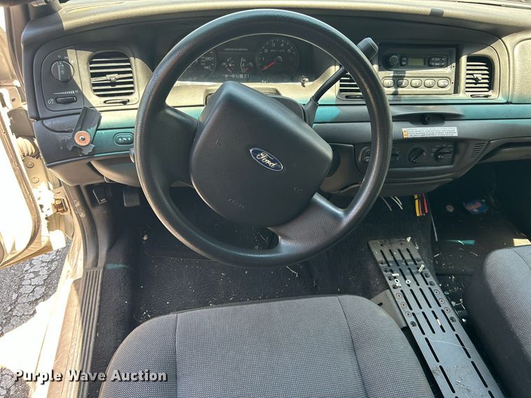 image for item LE9572 2009 Ford Crown Victoria Police Interceptor 