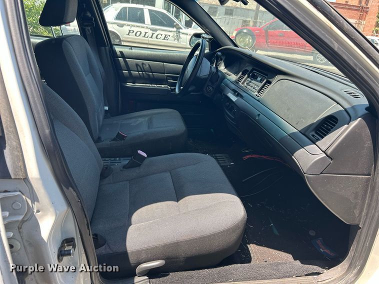 image for item LE9572 2009 Ford Crown Victoria Police Interceptor 