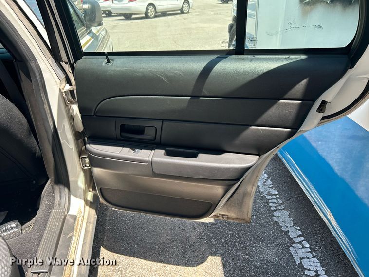 image for item LE9572 2009 Ford Crown Victoria Police Interceptor 