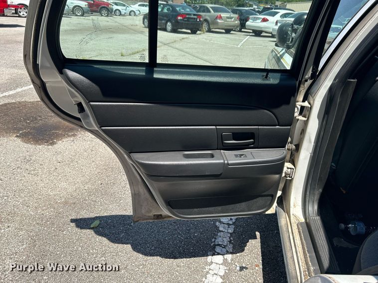 image for item LE9572 2009 Ford Crown Victoria Police Interceptor 