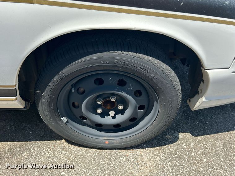 image for item LE9572 2009 Ford Crown Victoria Police Interceptor 