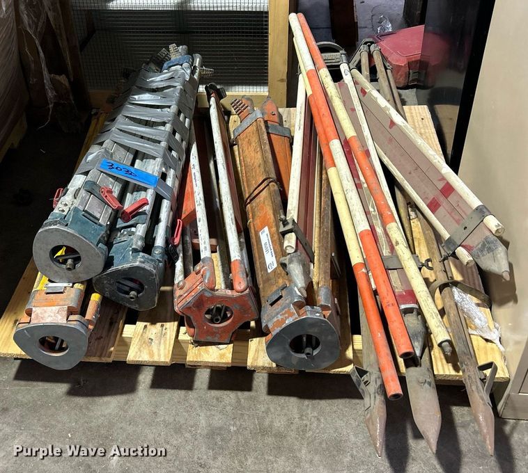 image for item LE9709 Approximately 7 tripods