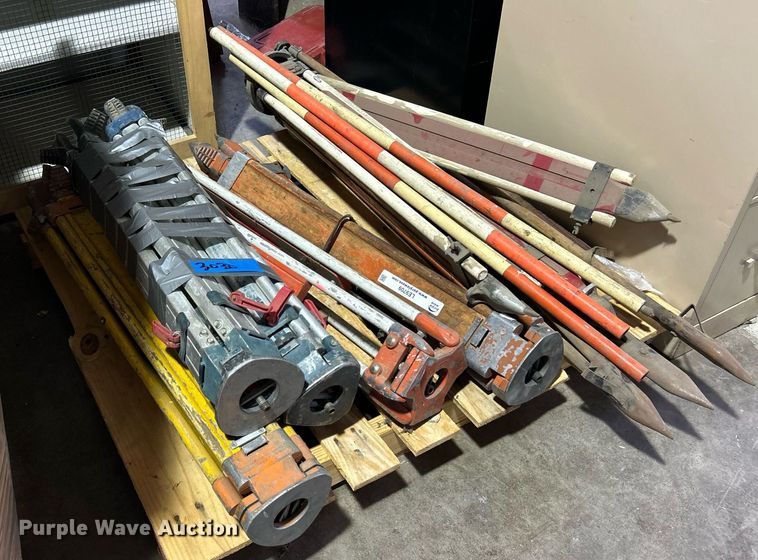 image for item LE9709 Approximately 7 tripods