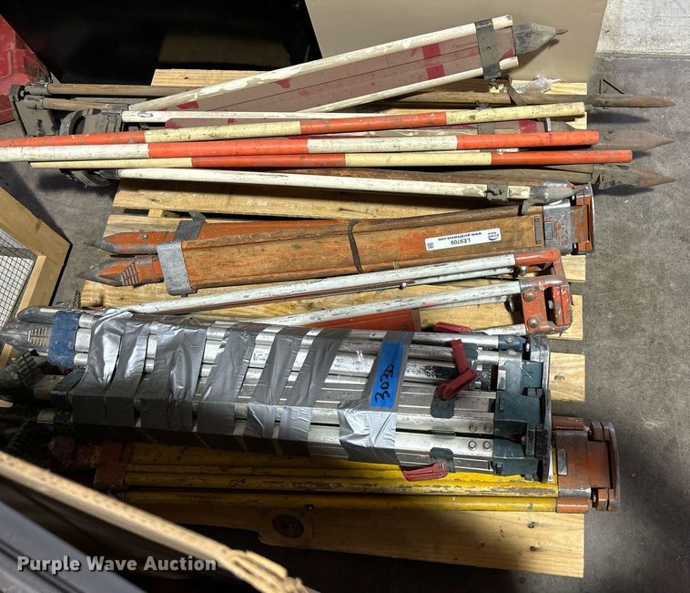 image for item LE9709 Approximately 7 tripods