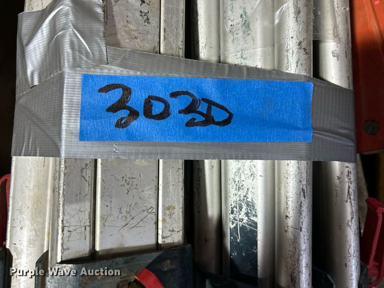 image for item LE9709 Approximately 7 tripods