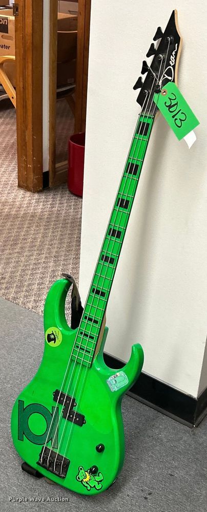 image for item LE9720 Dean electric guitar