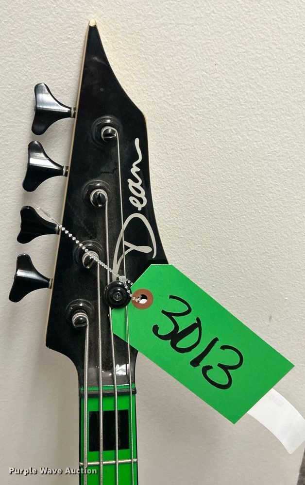 image for item LE9720 Dean electric guitar