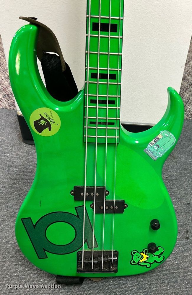 image for item LE9720 Dean electric guitar