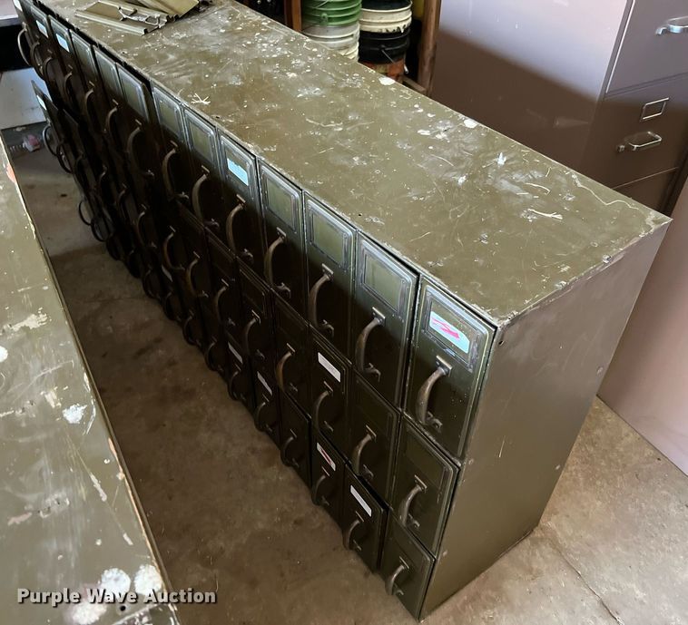 image for item LF9389 (2) file cabinets