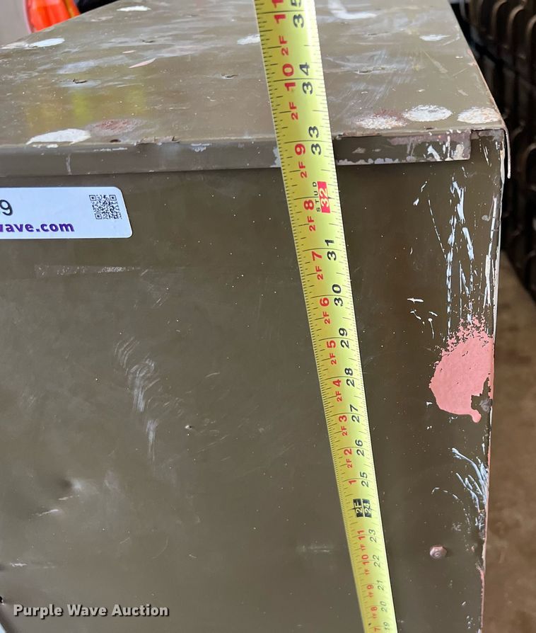 image for item LF9389 (2) file cabinets